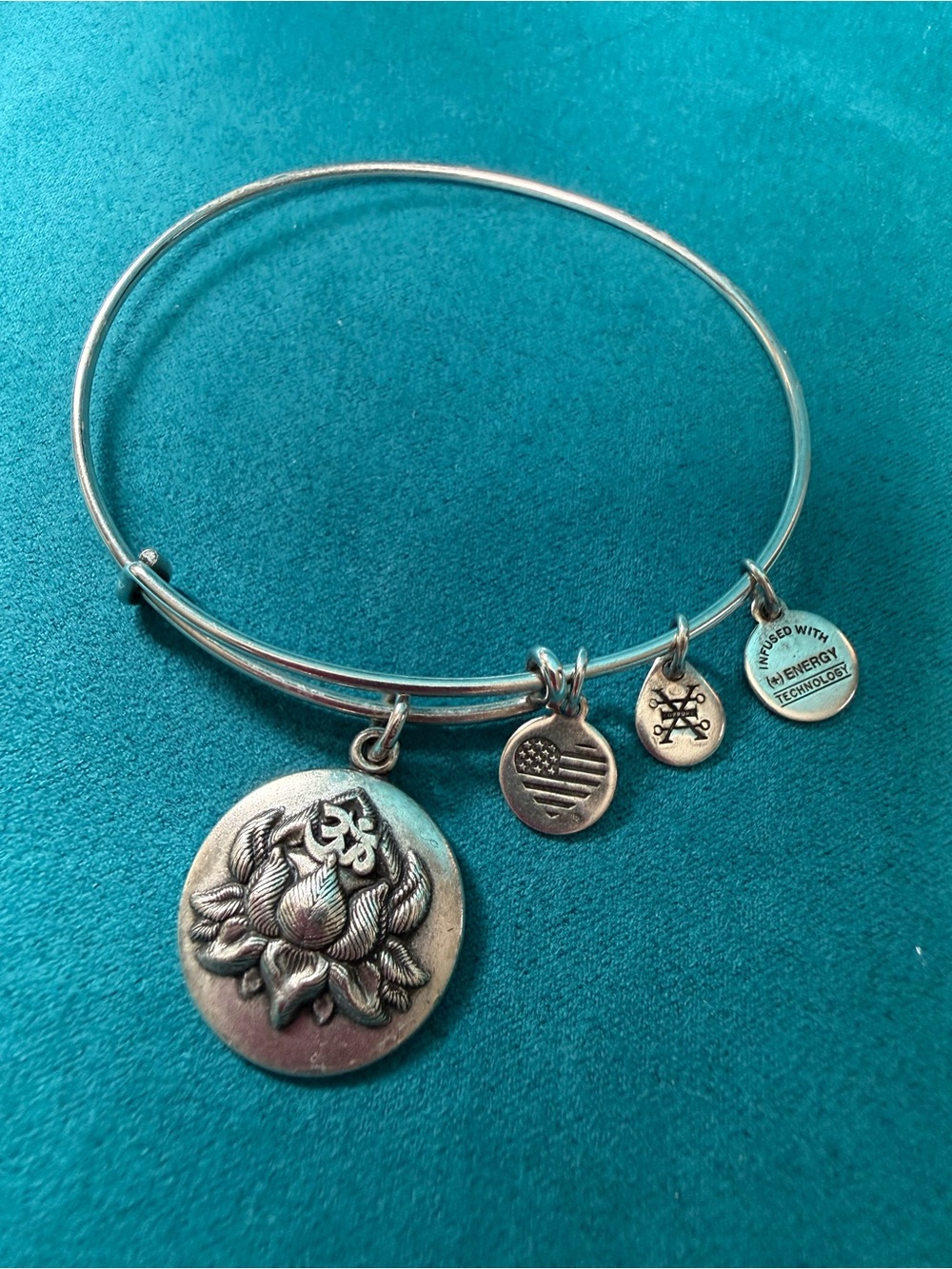 Alex and Ani Lotus Peace Petals Expandable Bangle Bracelet Silver Tone